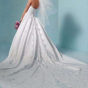 Alfred Angelo bridal dress 1846, white basque waist wedding dress in size 14